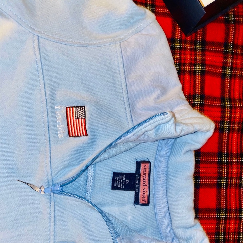 A vineyard vine Jacket/fleece
